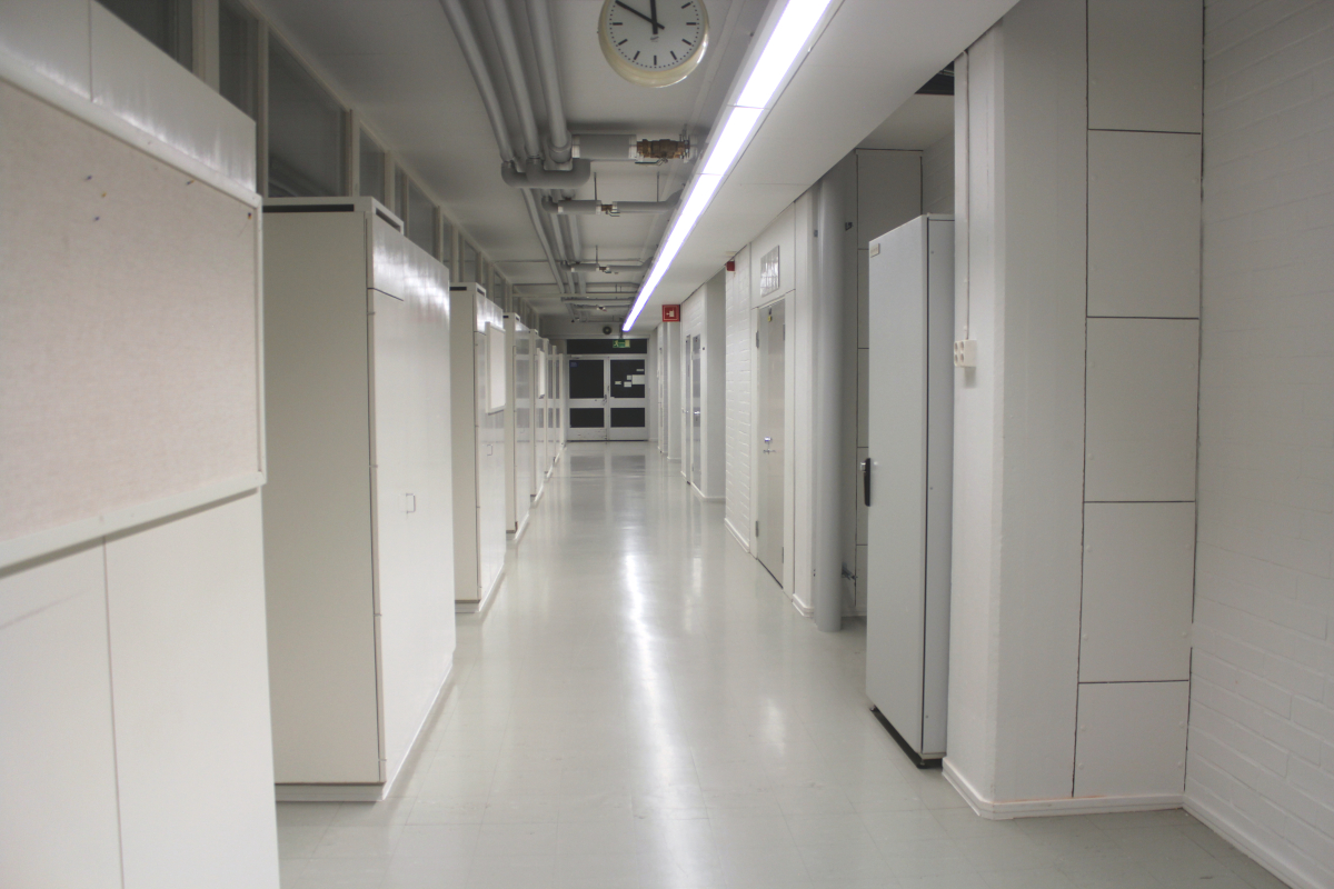 Käytävä Käytävä, jonka varrella sijaitsevat toimistotilat