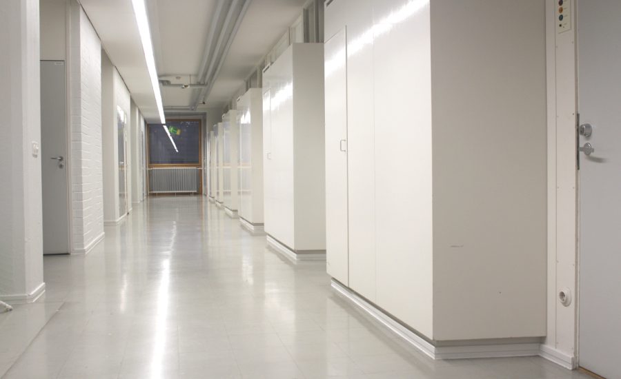 Käytävä Käytävä, jonka varrella sijaitsevat toimistotilat