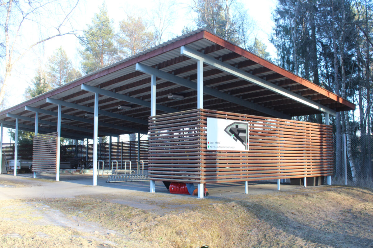 Pyöräparkki Typpiparkin pyöräkatos ulkona
